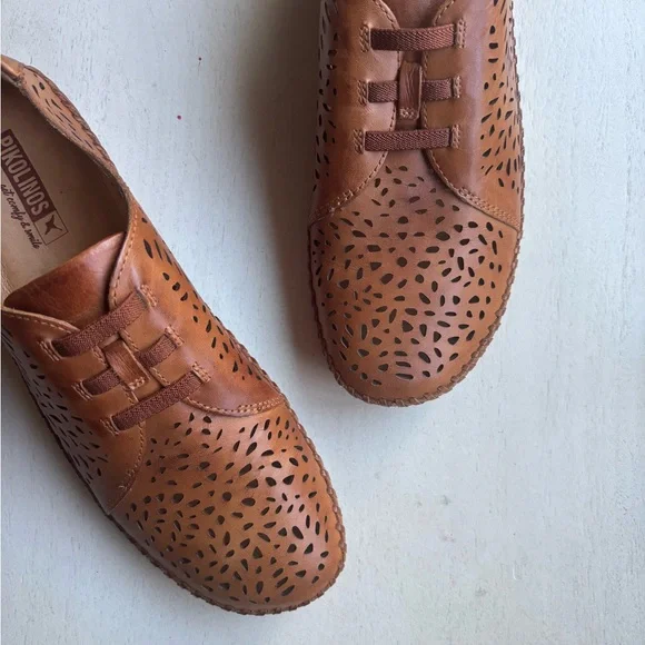 Pikolinos Shoes - Picture 1 of 4